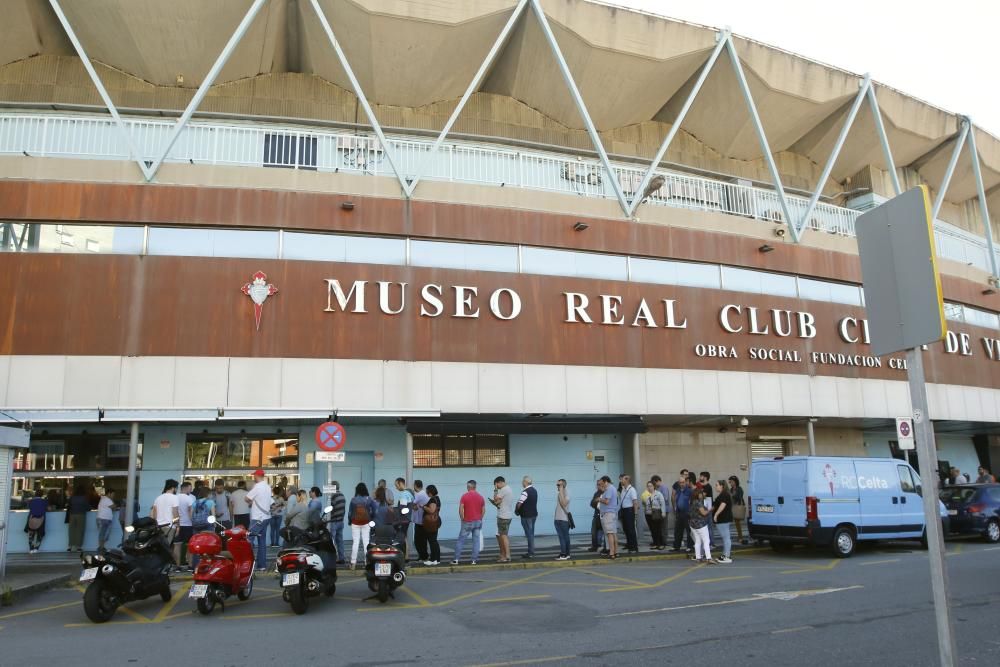 Colas en el arranque de la campaña de abonados del Celta de Vigo