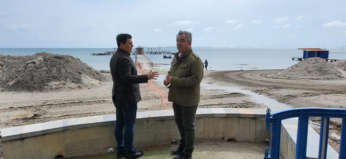 El consejero Juan María Vázquez, junto con el alcalde de San Javier, José Miguel Luengo