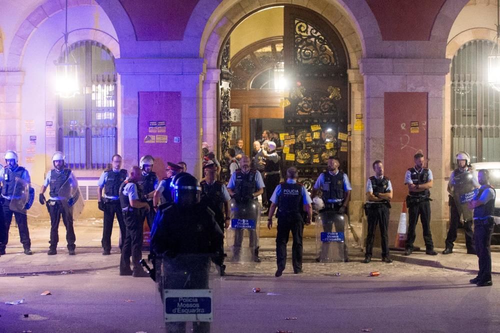 Carregues dels Mossos en el primer aniversari 1-O