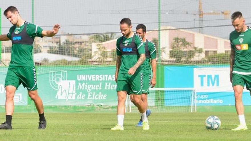La plantilla del Elche realiza un entrenamiento de recuperación