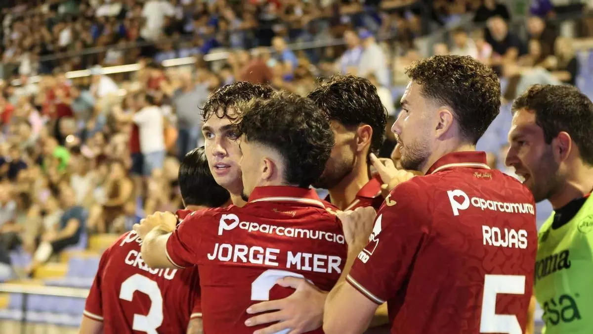 El 'expulsado' Javi Moreno impulsa al Real Murcia a la victoria ante el Hércules