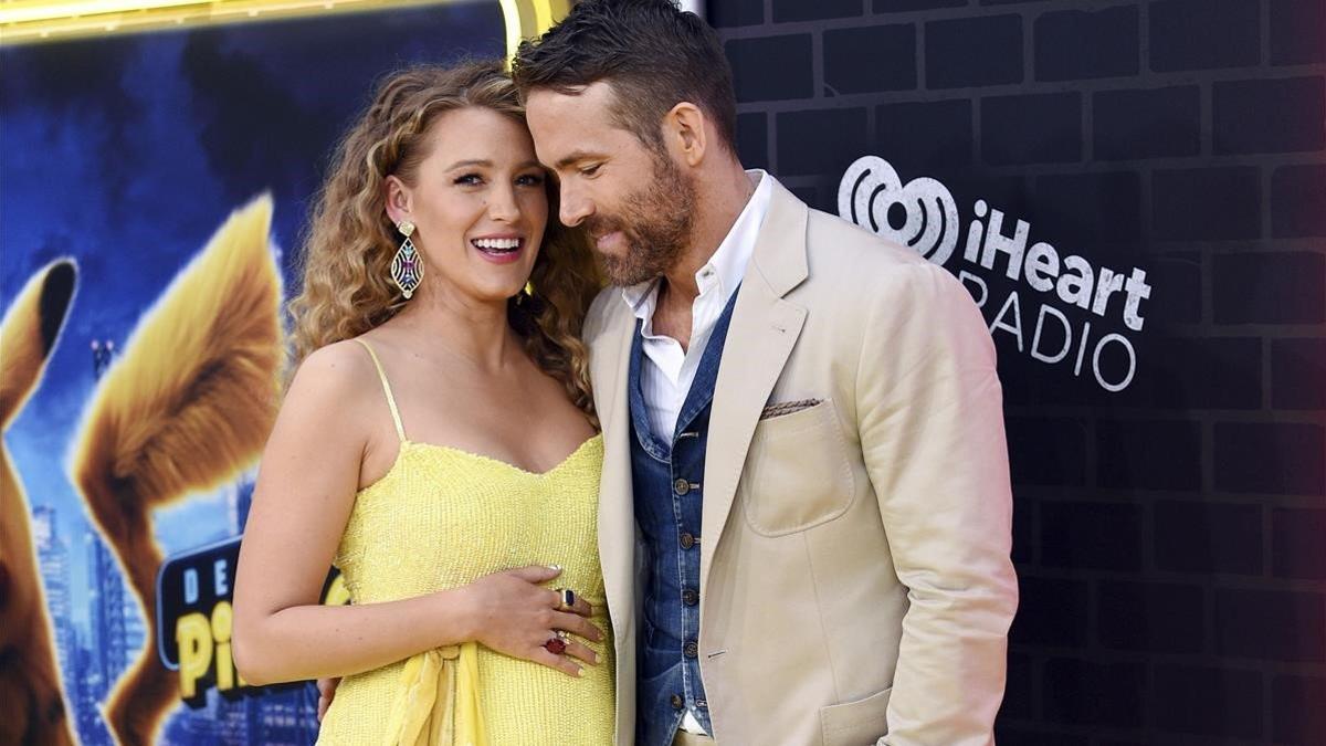 lmmarco47994045 actor ryan reynolds  right  is joined by his pregnant wife  191005182406