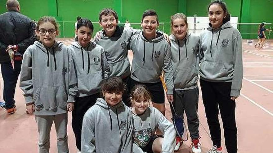 Los jugadores sub 13 del Athlos, en As Neves. // FdV