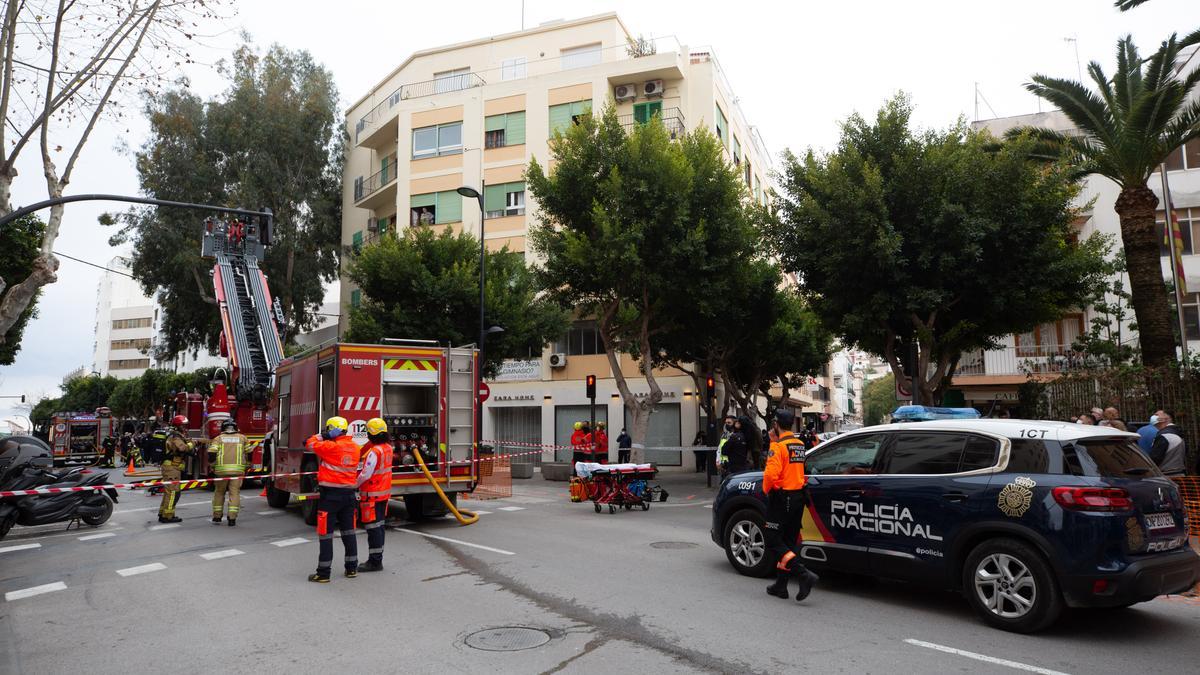 Alarma por un gran incendio en el centro de Ibiza