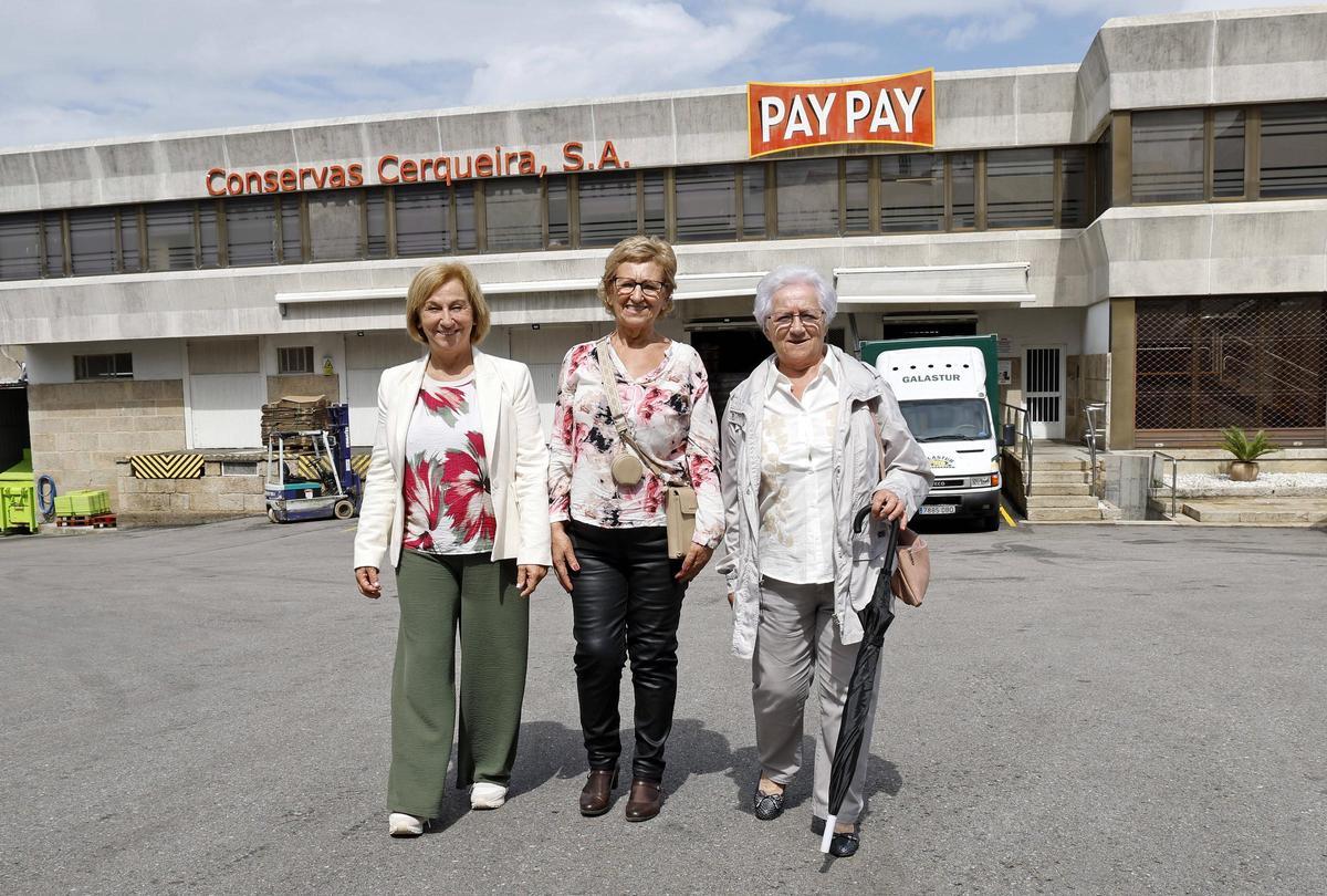 De izq. a dcha., Nieves, Mercedes y Josefa, en las instalaciones de Cerqueira de Tomás A. Alonso.