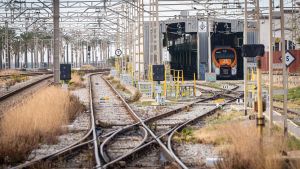 Un tren de Rodalies estacionado en un apartadero de la línea R1.