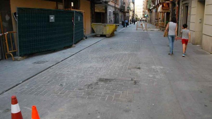 Diferencia entre pavimento en la zona liberada del andamio de San Torcuato.