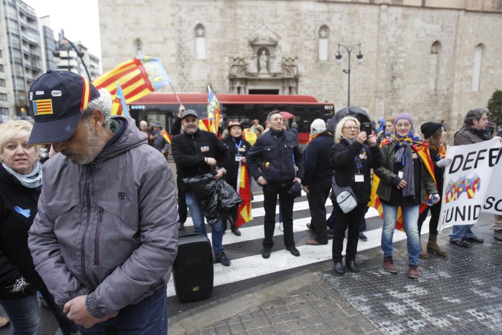 Concentración de entidades derechistas en València