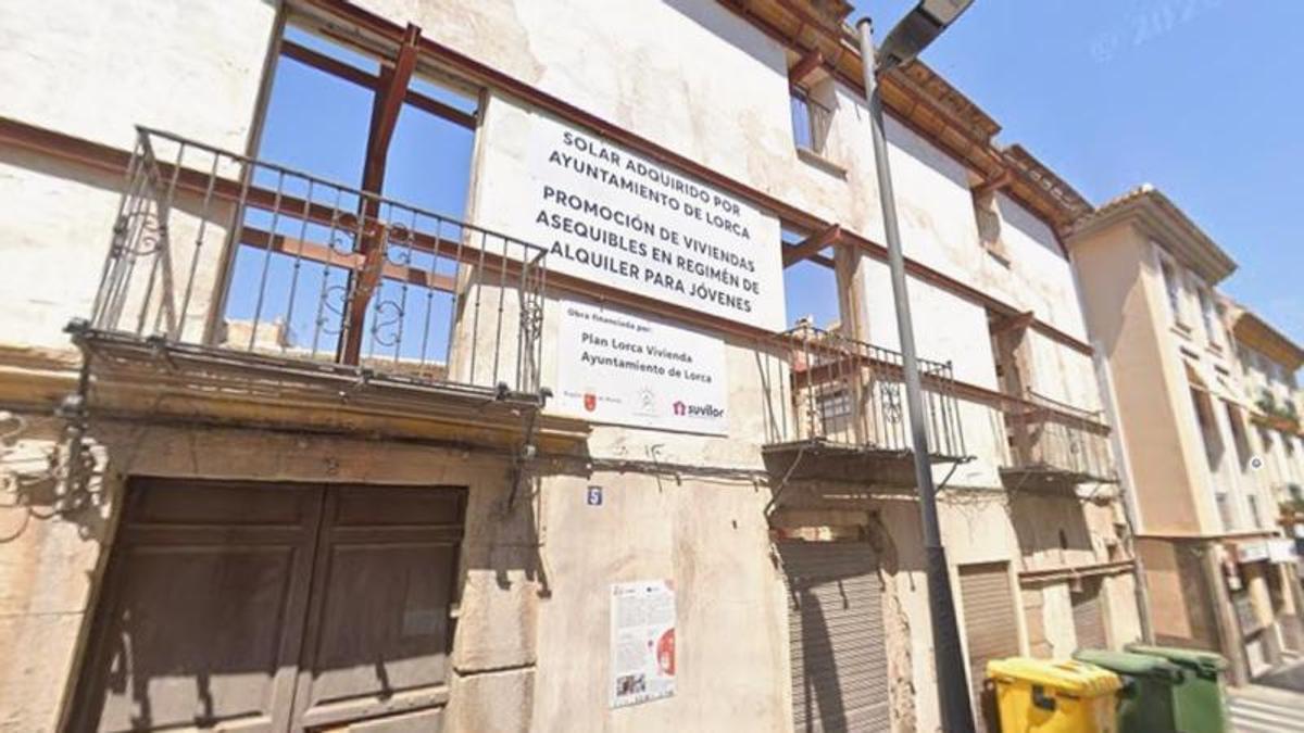 Inmueble donde se construirán las nueve viviendas en el centro de Lorca.