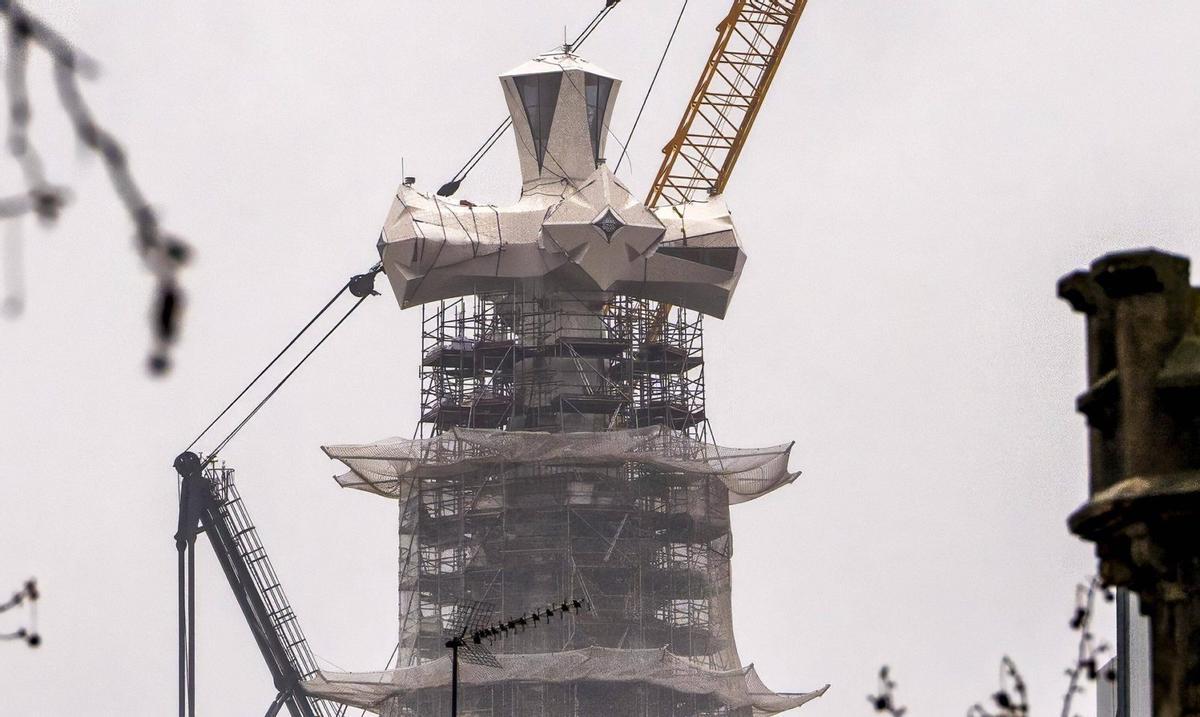 La creu de la Sagrada Família, sense part de les bastides