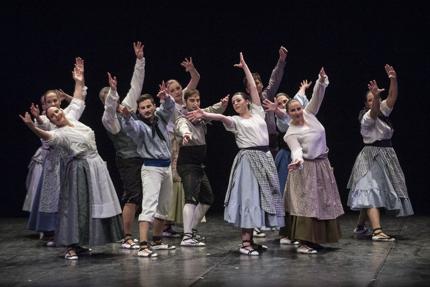 Les imatges de l'espectacle «L'hostal de l'oreneta» del Casal Cultural Dansaires