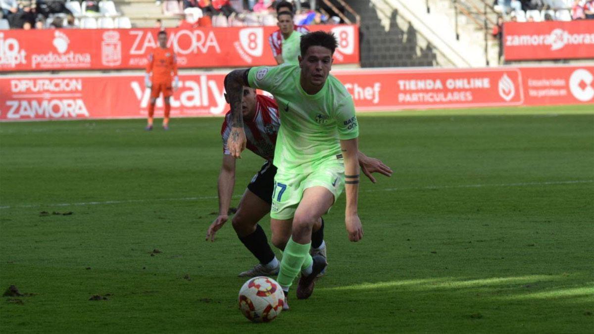 Rubén López, en una acción del Zamora-Barça Atlètic