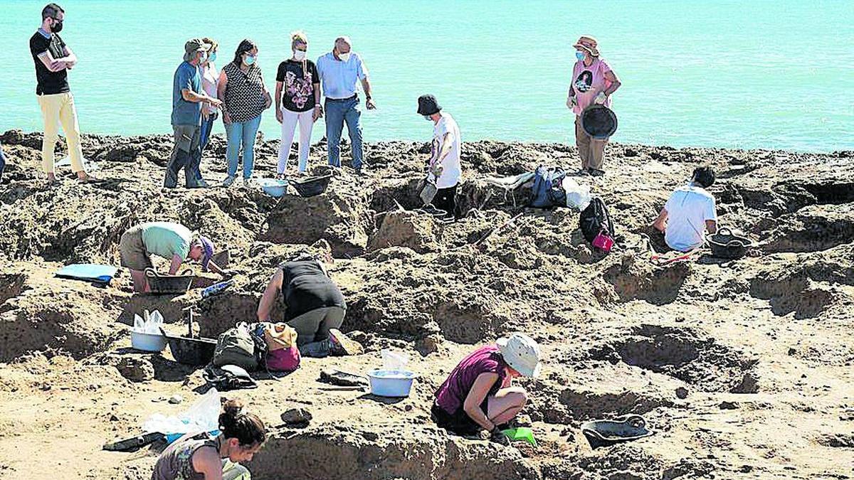 El equipo arqueológico intensifica los trabajos para proteger los hallazgos.