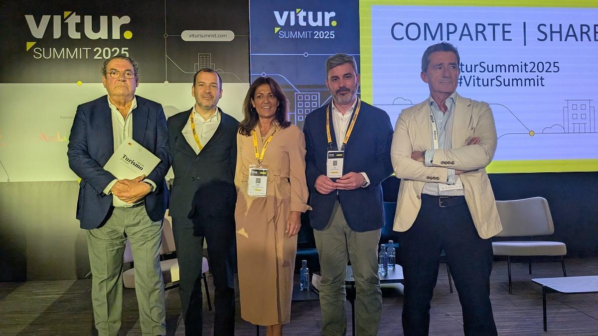 Los participantes en la mesa de debate de presentación de StayAlliance: Joan Molas, Carlos Olmos, Marian Muro, Asier Pereda y Pablo Moreno.