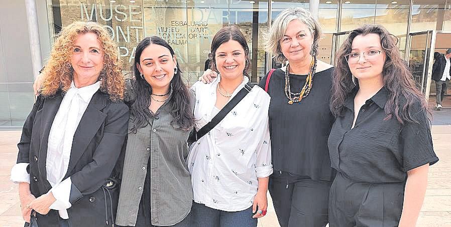 Doris Obermayer, Andrea Molina, Elena Covas, Esmeralda Valvanuz, Ana Mariya Hambartsumyan.