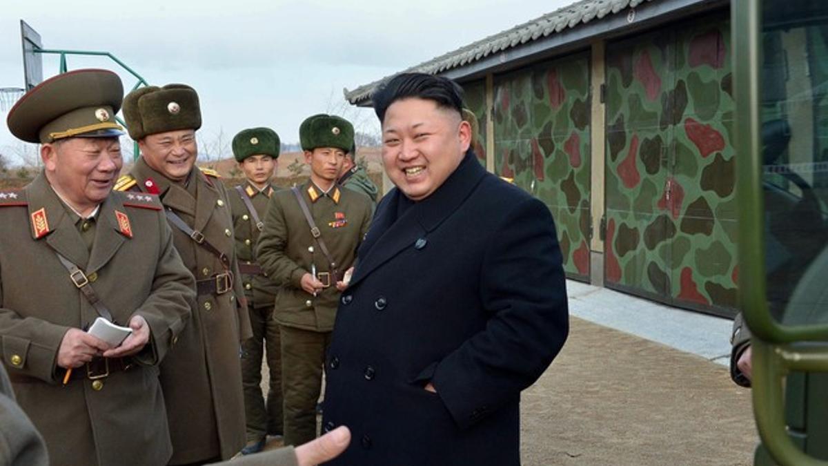 Kim Jong-un visita a una unidad del Ejército de Corea del Norte, este lunes.