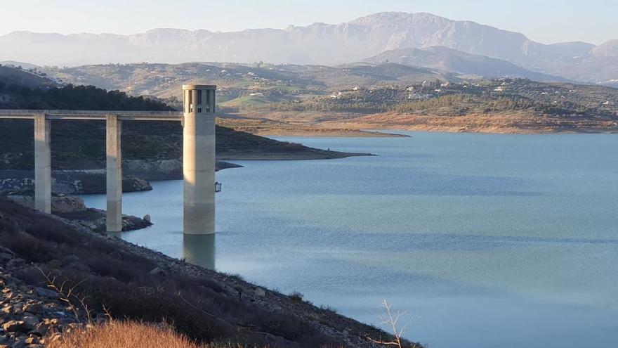 El embalse axárquico de La Viñuela inicia 2020 con apenas 49 hectómetros, de manera que se encuentra ya por debajo del 30% de su capacidad y tiene en jaque al subtropical.