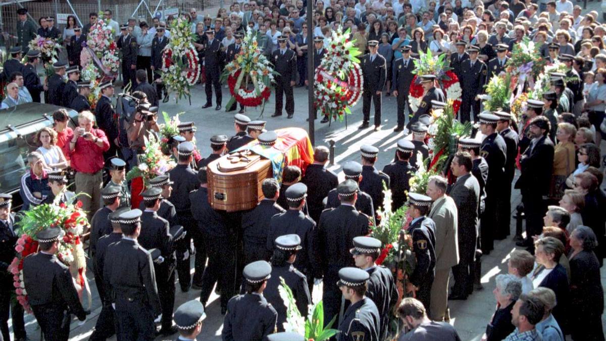 Funeral del policía muerto en el atraco