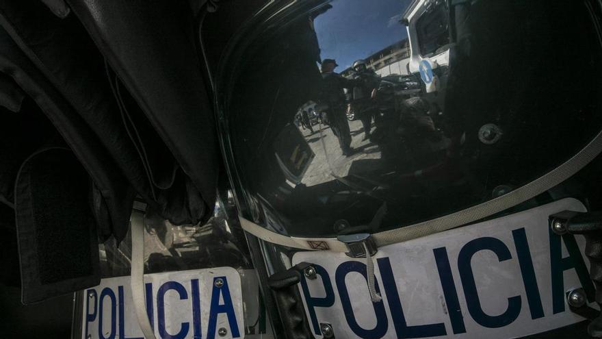 Seguimientos, registros de pisos... una investigación policial "intensa y compleja" para detener en Gijón a la banda colombiana que atracó dos joyerías