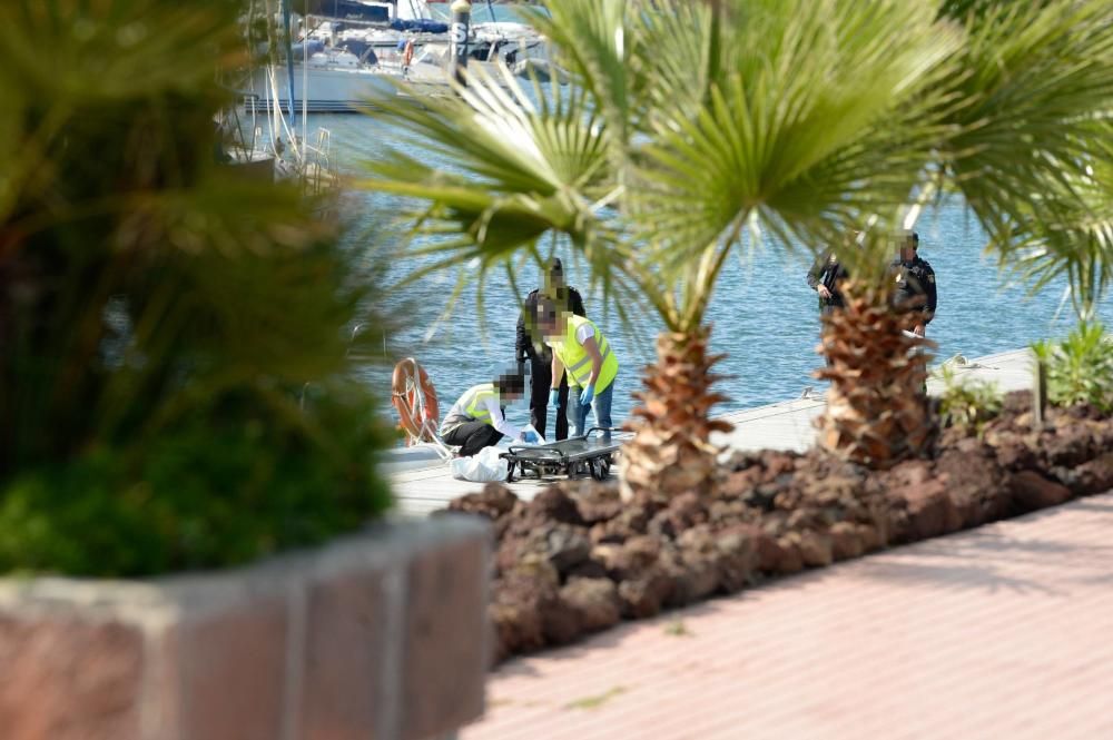 Las Palmas de Gran Canaria. Cadaver en el Muelle Deportivo | 12/04/2019 | Fotógrafo: José Carlos Guerra