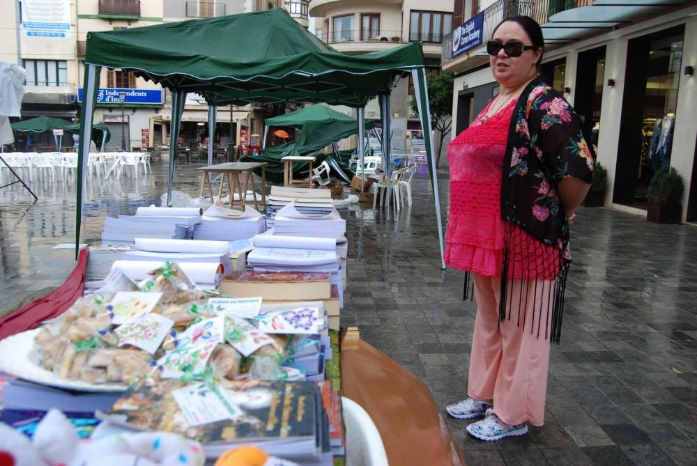 Ein lokales Unwetter hat am Freitag (22.4.) die Bücherstände zerstört, die aus Anlass des Sant Jordi-Tages am Samstag auf der Plaça d'Espanya in Inca aufgebaut worden waren.