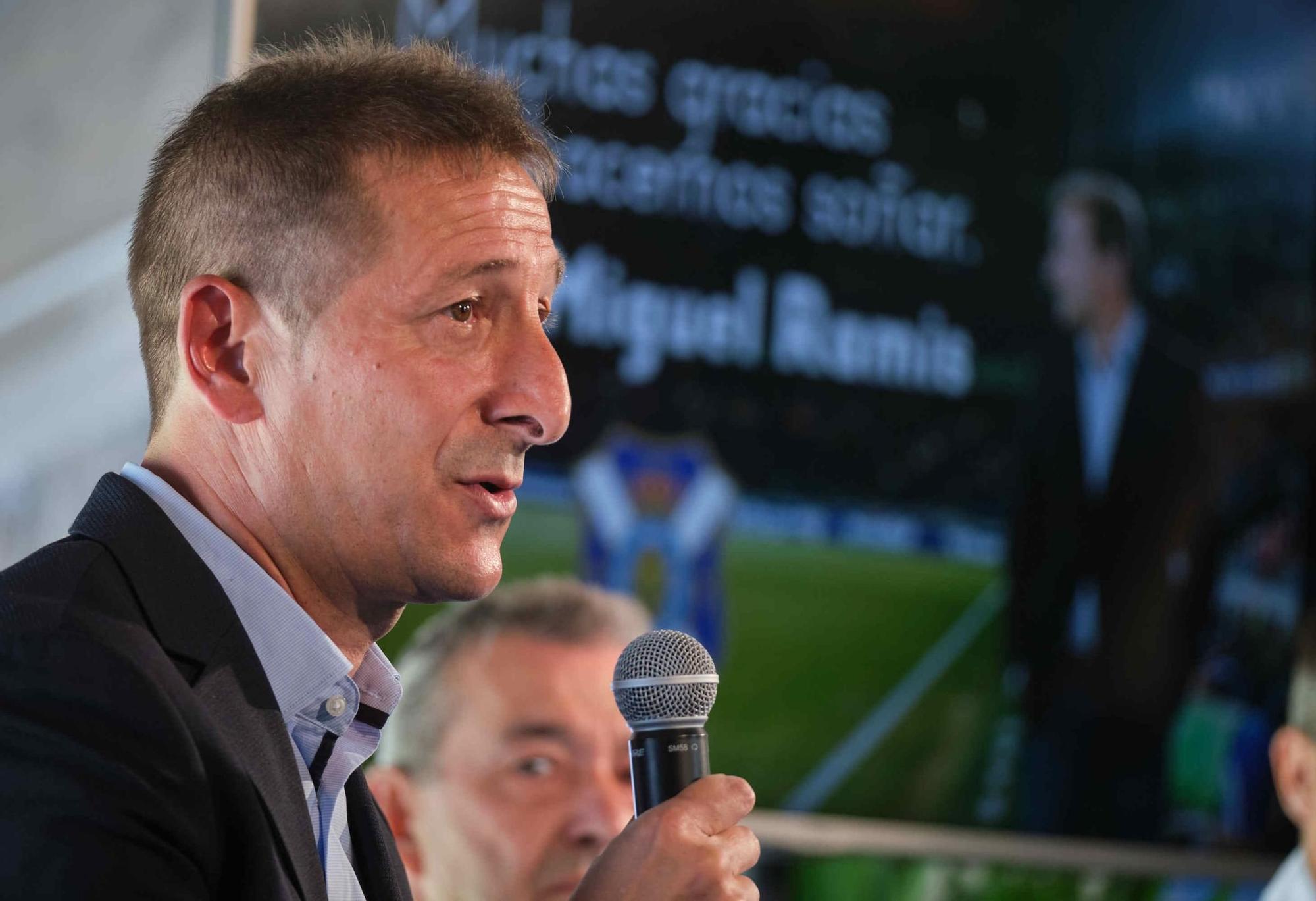 Entrega a Ramis del distintivo Leyenda blanquiazul