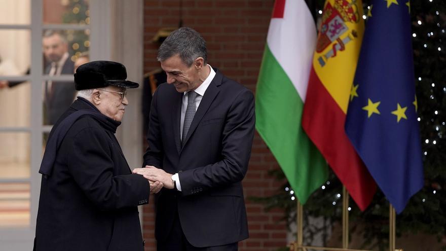 Sánchez apoya en la Moncloa al presidente de Palestina: "Los responsables de este genocidio deberán rendir cuentas"