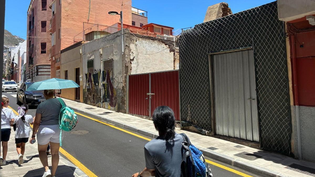 Solares expropiados en la calle San Martín, en el barrio de El Toscal.