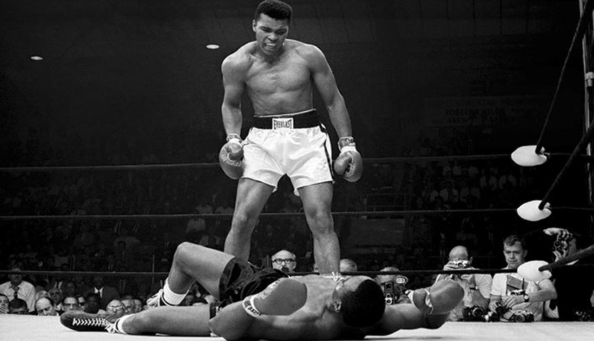 Muhammad Ali, tras noquear a Sonny Liston