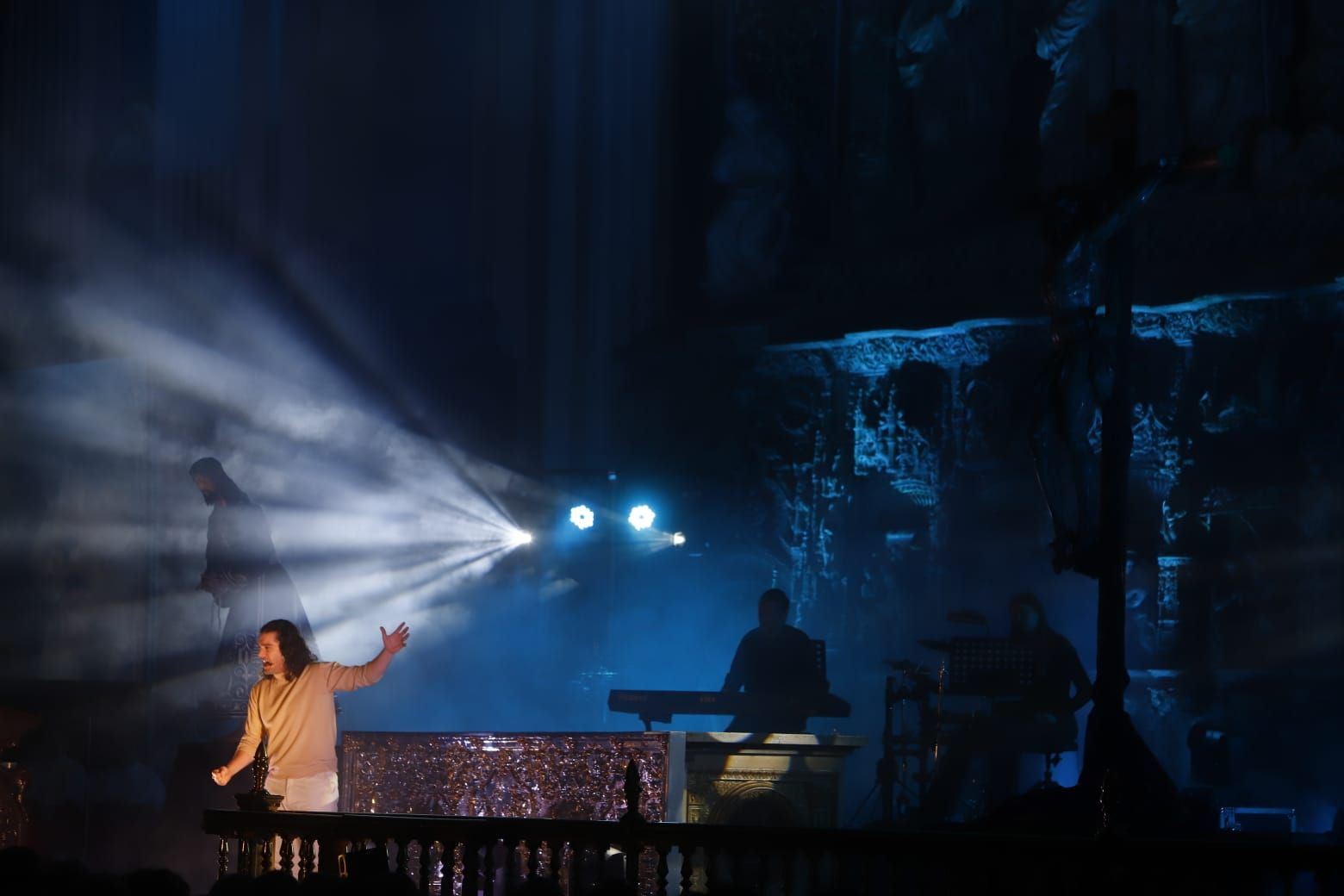 El altar mayor de El Pilar, escenario de un 'Vía Crucis' hecho musical