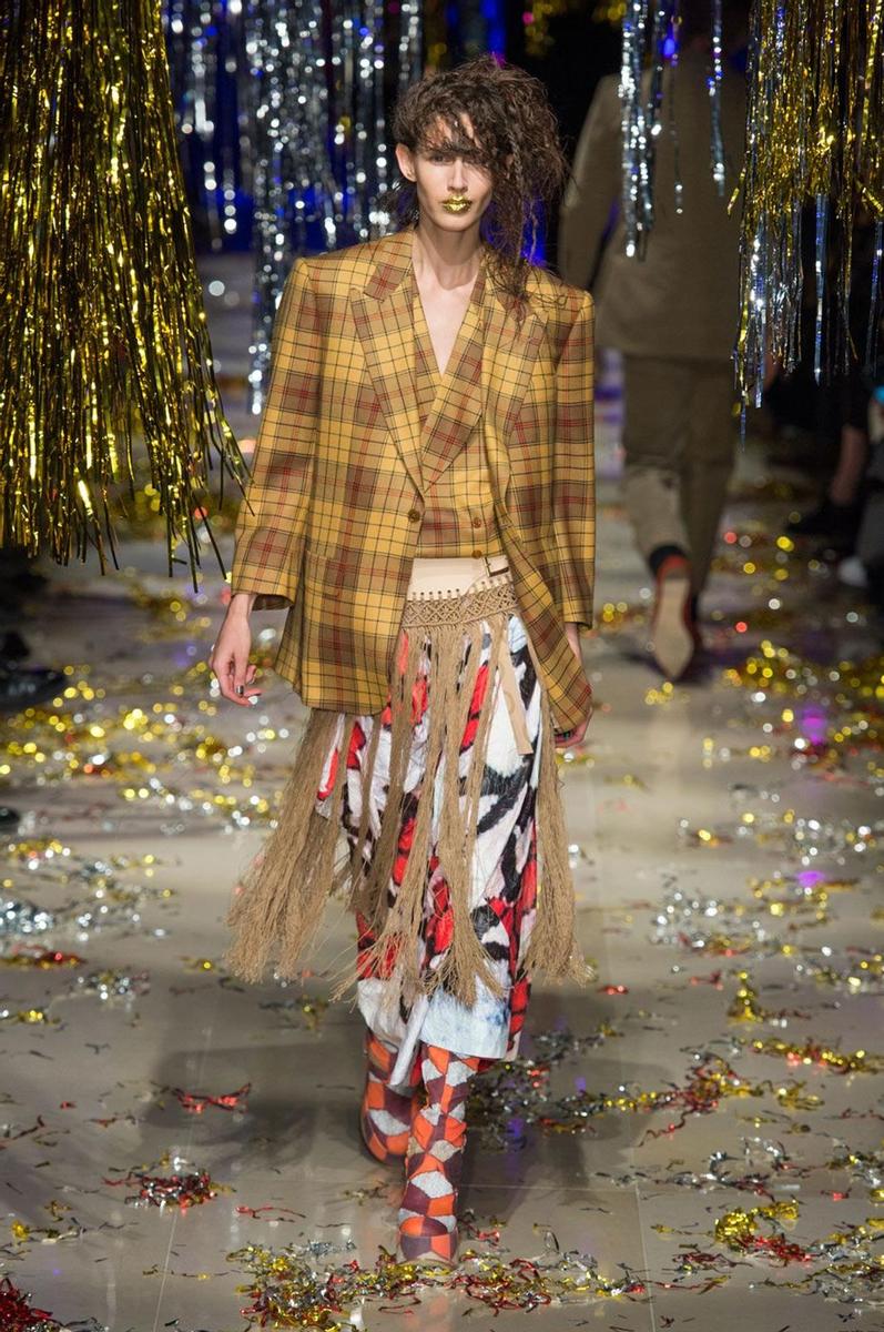 Vivienne Westwood Otoño/Invierno 2015/16, faldas a flecos