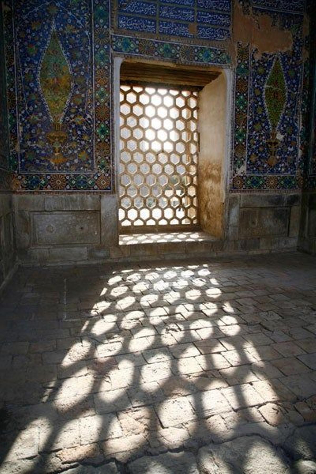 Interior de la Madraza de Sher-Dor, localizada en la plaza Registán
