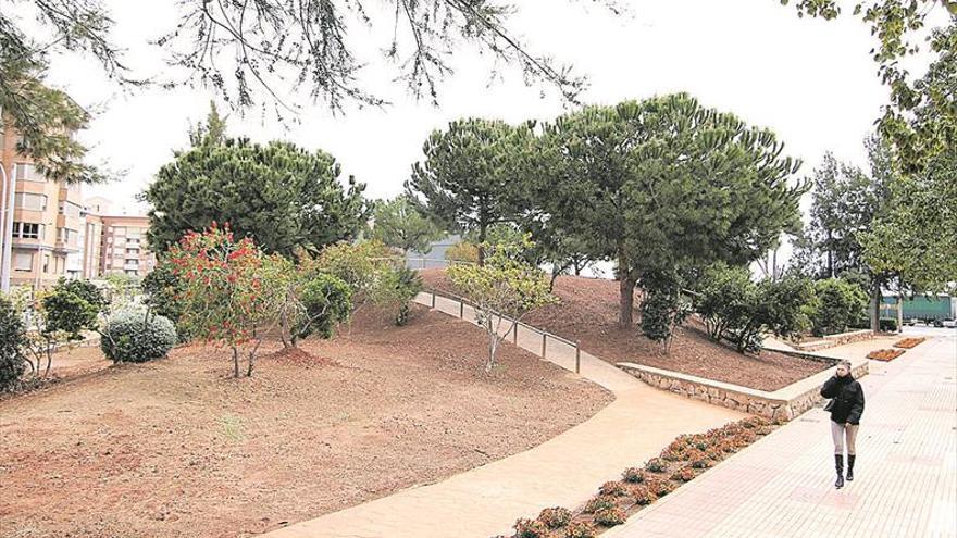 El parque canino, a expensas de los vecinos en el jardín de la Muntanyeta