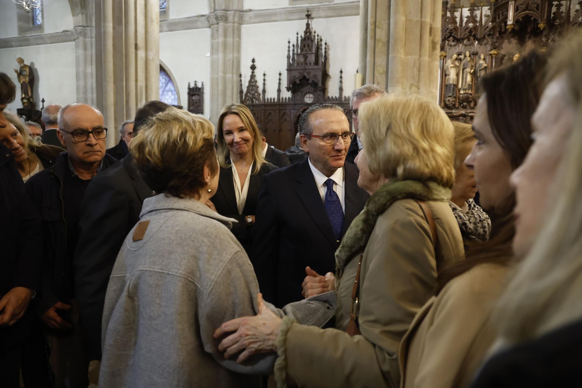 EN IMÁGENES: Emotiva despedida en Vigo a Ceferino de Blas, "hombre bueno y periodista de raza"