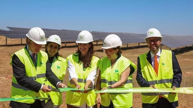 Vídeo | Plenitude inaugura en Badajoz su mayor parque fotovoltaico del mundo