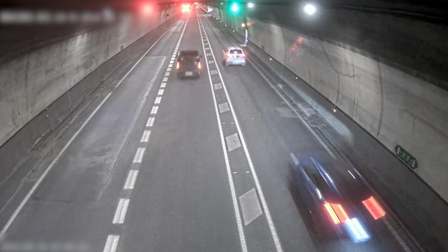 Frame del vídeo que capta un dels avançaments perillosos al túnel de Bracons.