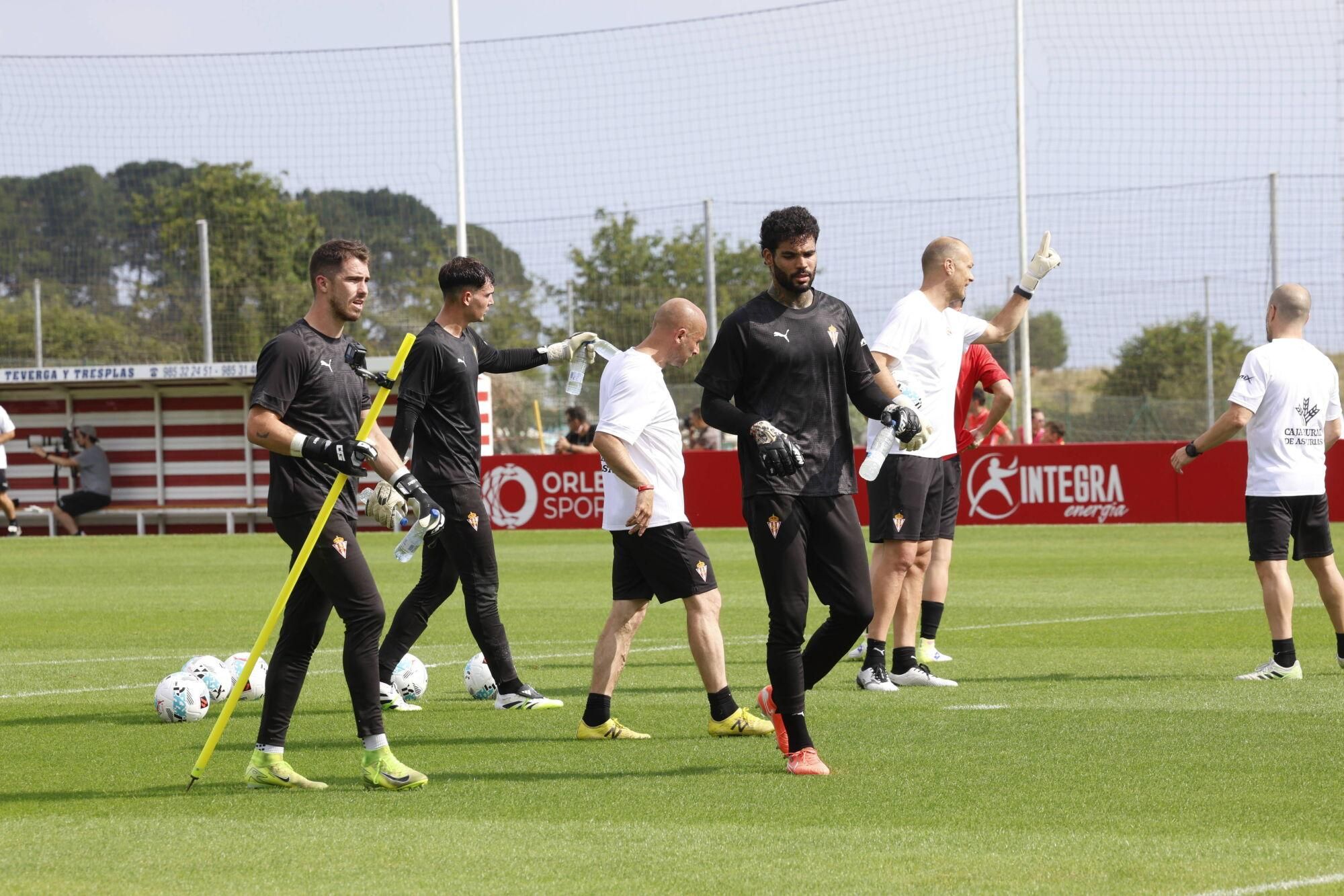 EN IMÁGENES: Segundo entrenamiento del Sporting, con público en Mareo
