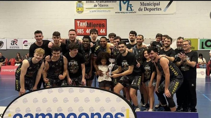 El Baloncesto Villa de Mieres recupera su sitio en el baloncesto nacional tras una década de reconstrucción y mucha perseverancia: "Sin la afición no hubiese sido posible"