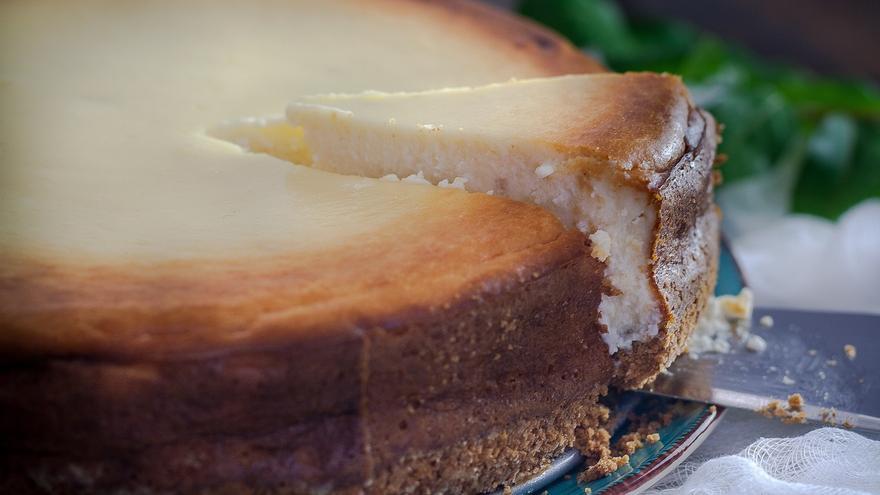 Que no te lo cuenten: prueba a hacer tarta de queso en la freidora de aire y el resultado te sorprenderá