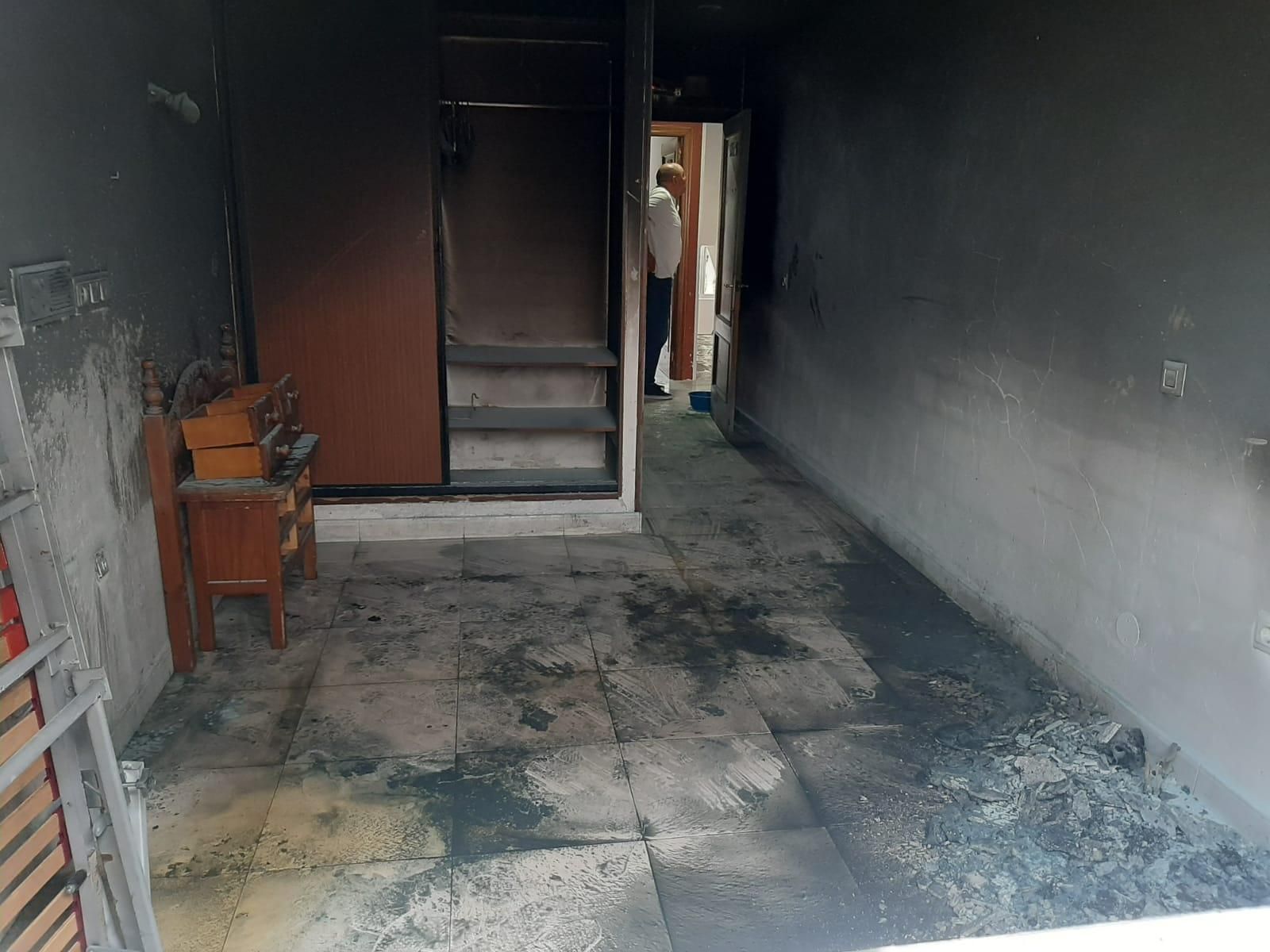 Así fue el incendio de madrugada en una residencia en Siero