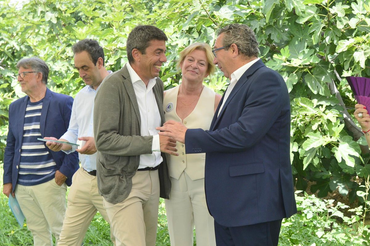 En el centro, Carlos Mazón, Ana Serna y Toni Pérez