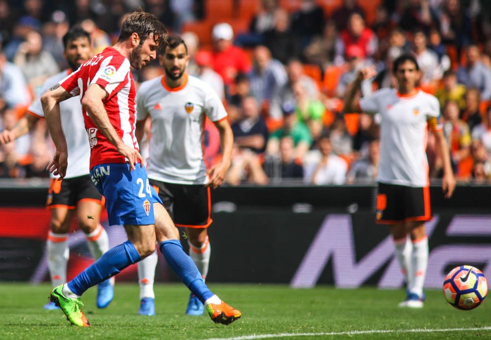 El partido entre el Valencia y el Sporting, en imágenes