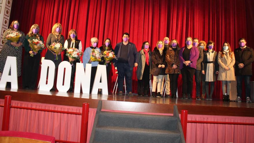 Foto de familia en el Teatro Alcázar.