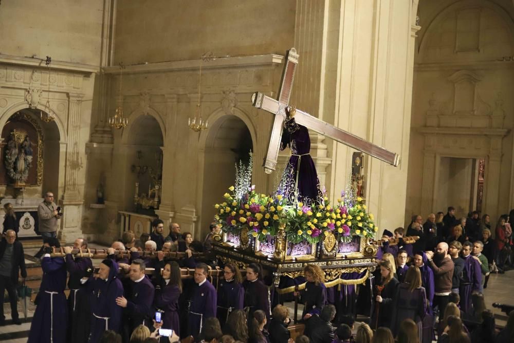 Procesión en el interior de la iglesia la Seu en Xàtiva