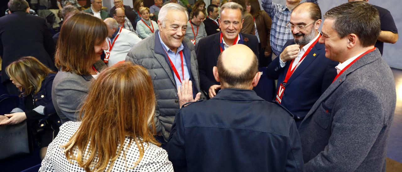 Ranera, Sada, Sánchez Quero, Lambán, Sabés, Alastuey y Pérez, en los corrillos previos al Comité Regional.