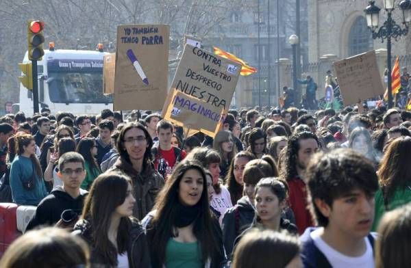 Imágenes de la jornada de huelga estudiantil en Zaragoza