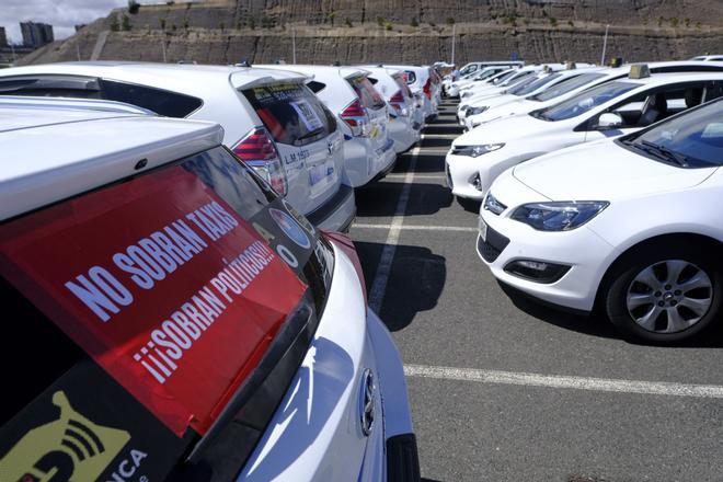 Protesta de taxistas de Las Palmas de Gran Canaria en contra de los días libres