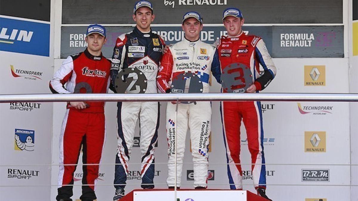 Oliver Rowland en el podium de Jerez