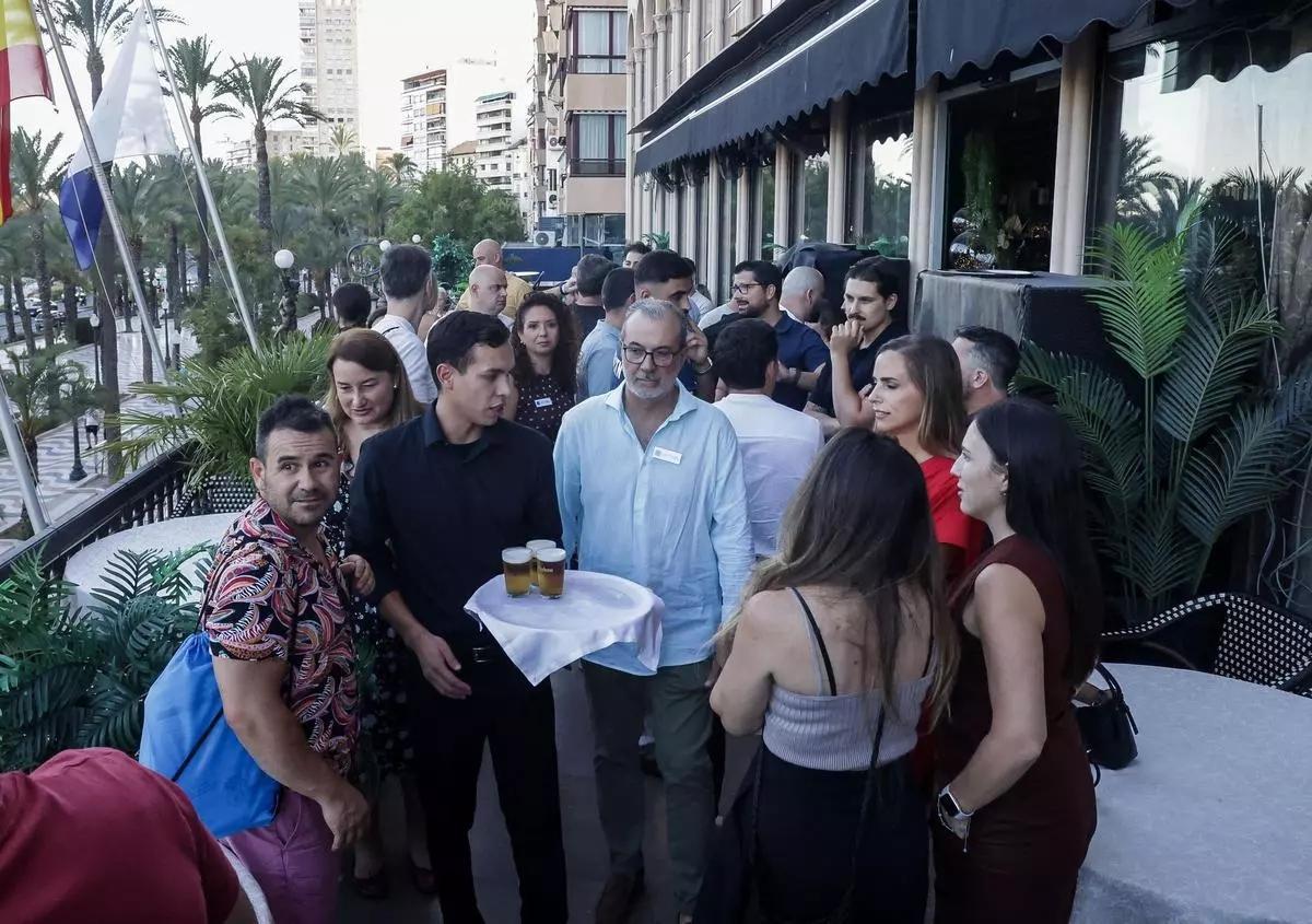 Tras el evento, los asistentes pudieron disfrutar de un cóctel con vistas a la Explanada.