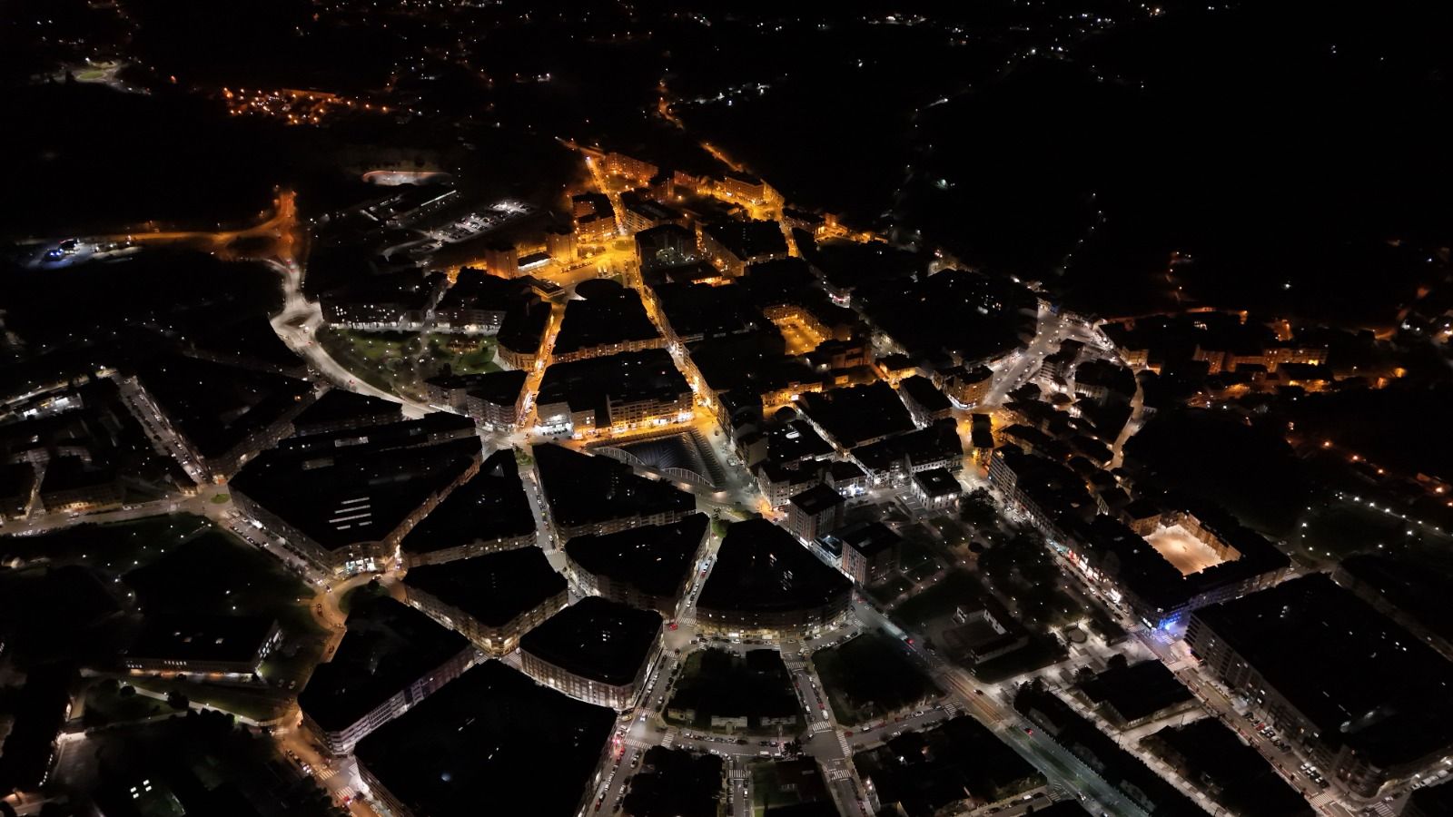 En imágenes, Pola de Siero, a vista nocturna de dron